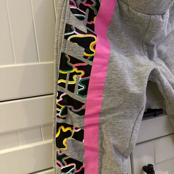 Stella McCartney Girls Tracksuit - Picture 9 of 9